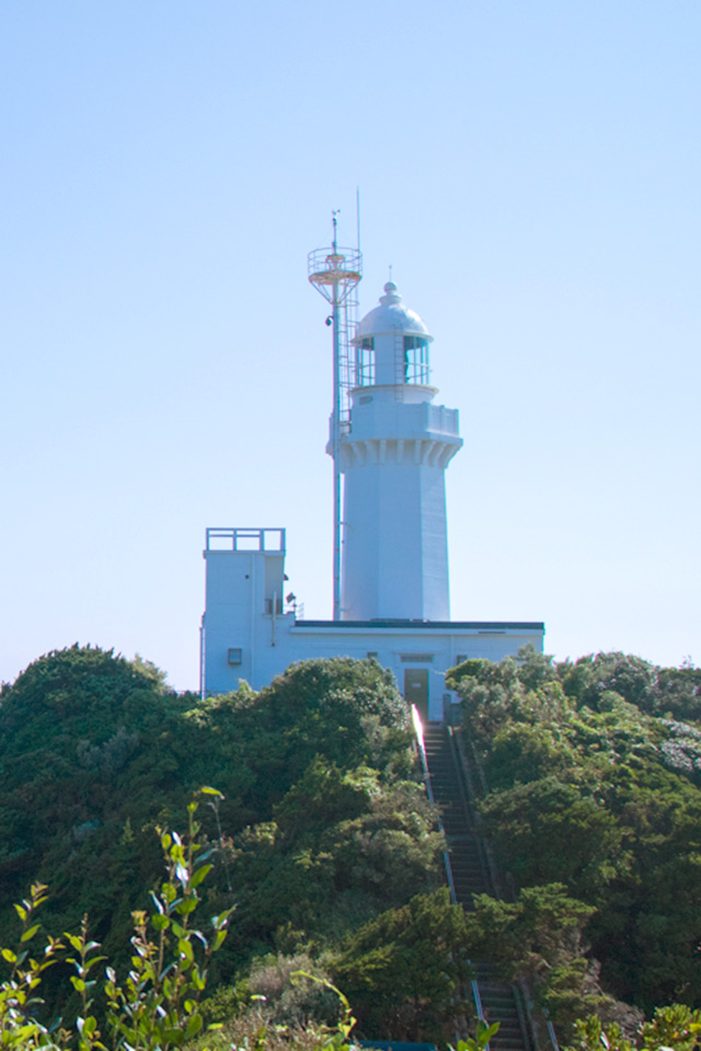 四国で最も西に建つ白亜な佐田岬灯台